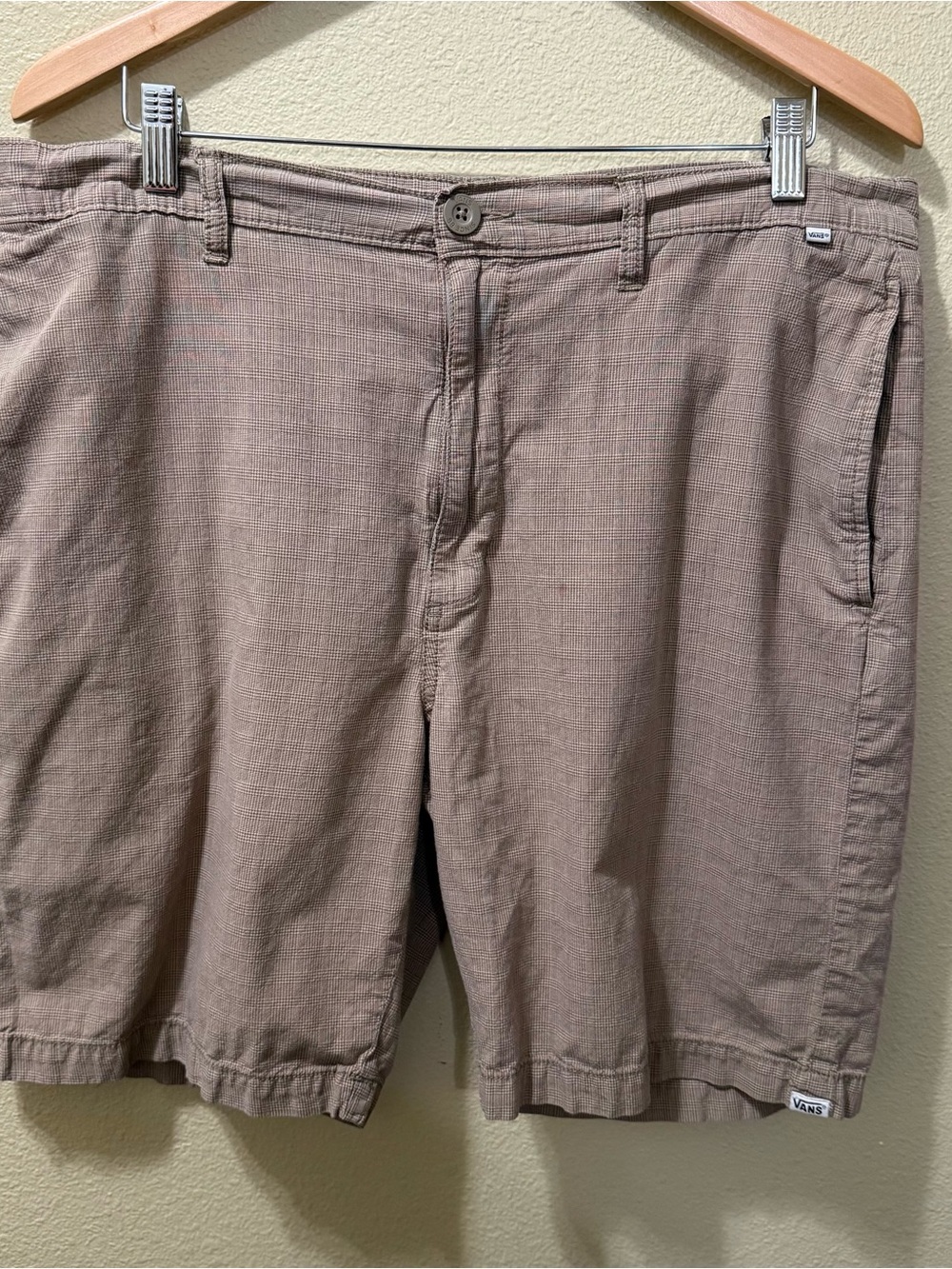 Men’s Size 36 VANS Brown 100% Cotton Plaid Flat Front Chino 4 Pockets Shorts